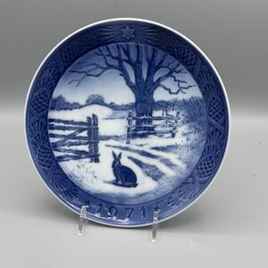 1971 Royal Copenhagen Blue and White Christmas Collector Plate Hare in Winter